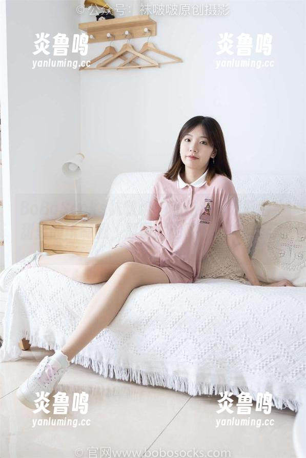 BoBoSocks袜啵啵 - 私拍我总是盯着小甜豆的jk制服，原图太卷了，心态都崩了…
