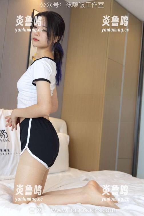 BoBoSocks袜啵啵 - 果果的黑丝写真：从日常到妖娆，只在一念之间。