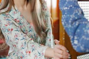 说不定原图和资源都在暗中引诱你，Bomi(普美)的[Loozy]女团就像那种不敢靠近的诱惑。