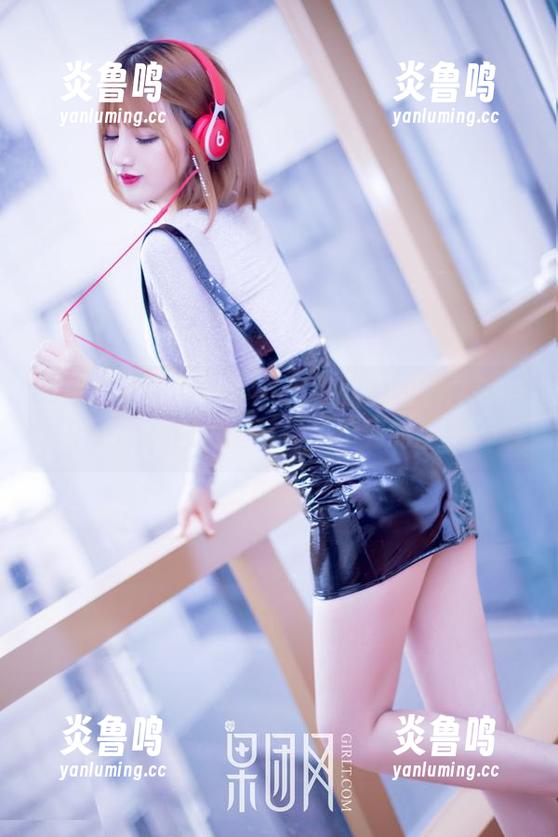 GIRLT果团网-小九九 GIRLT果团网 - 小九九在泳池的全套Soakitup,图片里有你想不到的画面!