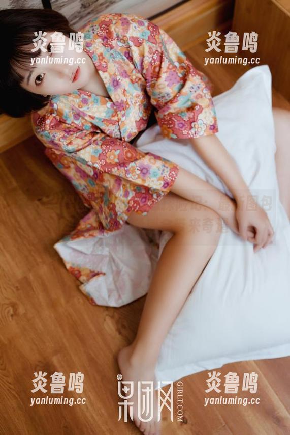 GIRLT果团网 - 王婉悠探险记：最新图包里的棉袜，预感会带来奇遇
