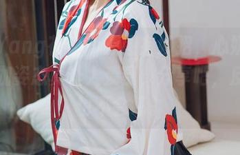 HuaYang花漾 – 原图有妙招，心妍公主的瑜伽姿态真让人羡慕，分享吧，反正我也不会练。