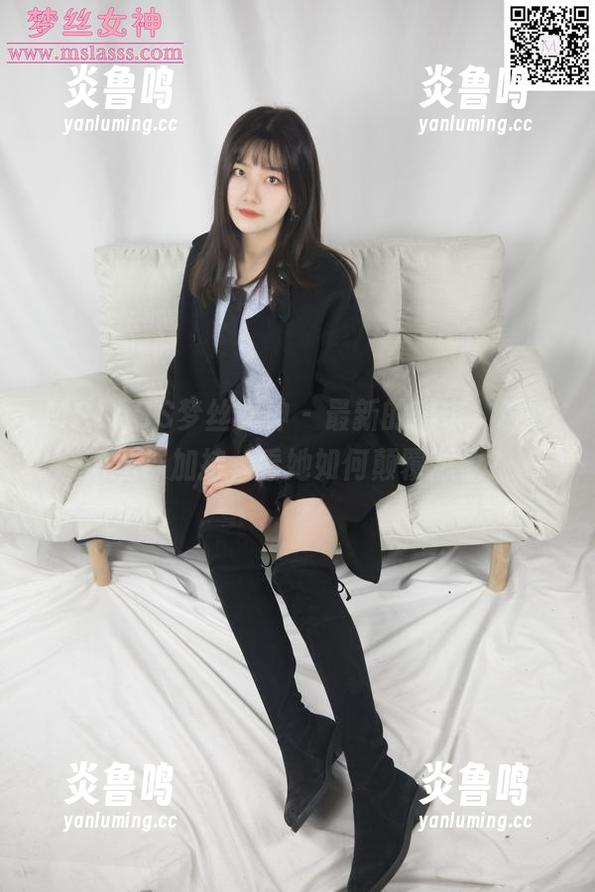 MSLASS梦丝女神 - 最新的琪琪，粉衣肉丝袜加持，看她如何颠覆想象？