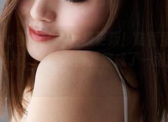 MiiTao蜜桃社 – 图集更新！陆萱萱Cecilia的网袜，今天又被我穿成了一道时尚雷！