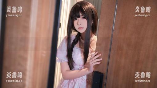 Quan冉有点饿的最新写真，教室里完全不想上课的气氛。