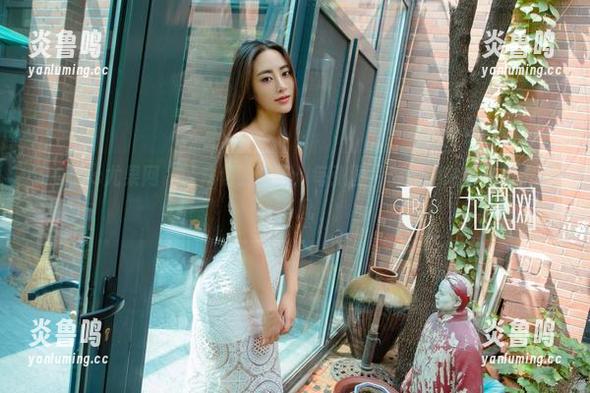 UGirls尤果网 - 叶籽亿的夏天：每张图片都像是突然冒出来的南风