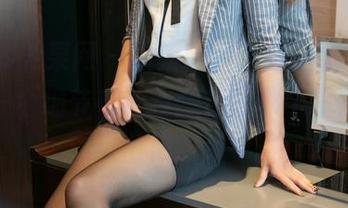 UGirls尤果网 – 最新图片，绮里嘉在天台的每一个细节都让我想起我那个没去的邻居。