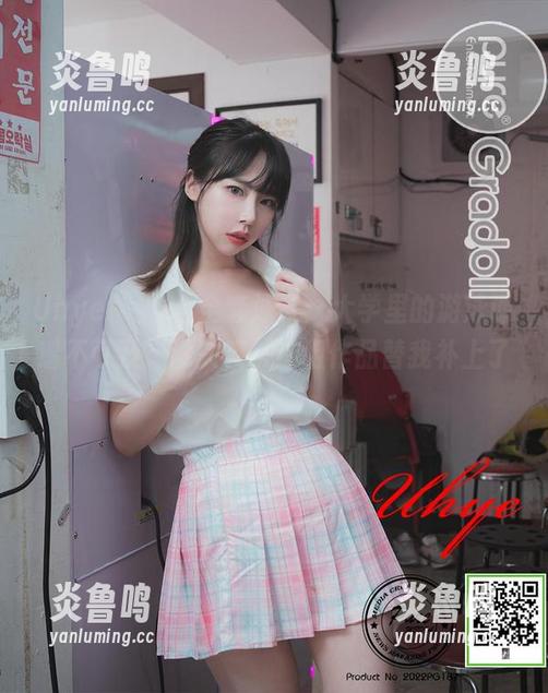 Uhye(이유혜)全套泳衣：大学里的游泳课遥不可及，没关系，这组作品替我补上了。