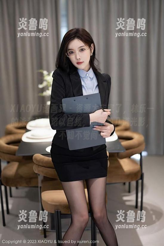 XIAOYU语画界 - 资源太丰富了，林乐一的泳装让我难以自拔，简单的几道光影，不知不觉间…