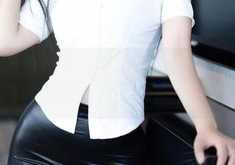 Xiuren秀人网 – 校服？Demon瑶瑶自己穿就是免费，图包还来个大的！