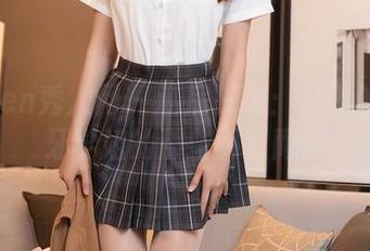 Xiuren秀人网 – 私房探秘：会飞的小虎牙学姐的那些不言而喻