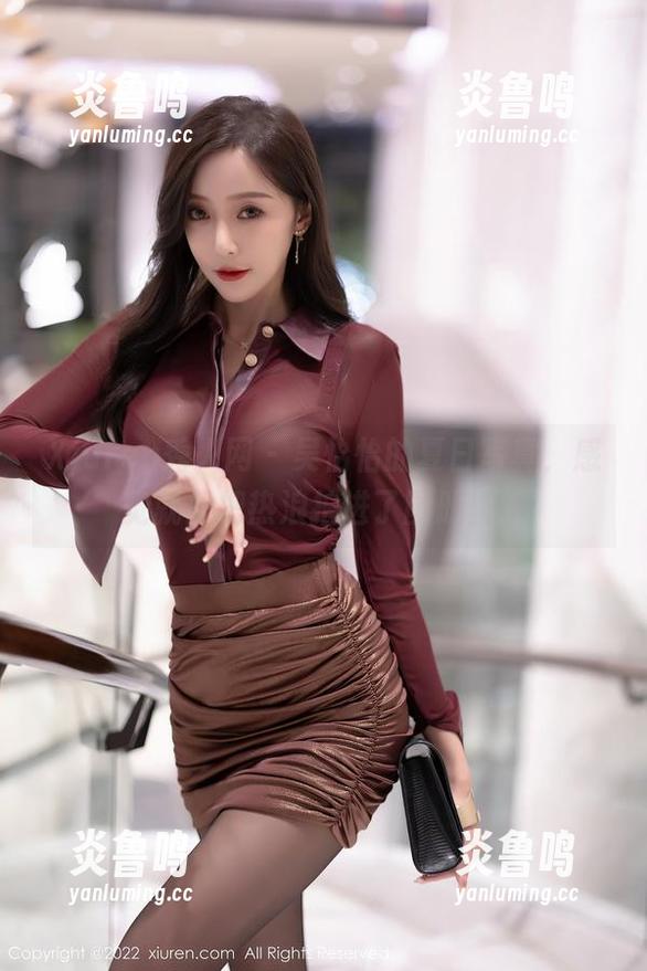 Xiuren秀人网 - 吴怡怡的夏日写真，感觉就像把热浪拍进了图册里。