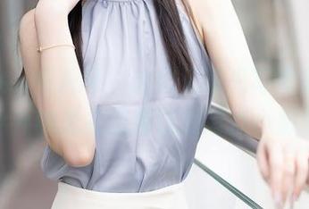 Xiuren秀人网 – 这组无圣光写真里，奶芙乔乔的泳衣选择让我有点小嫉妒！