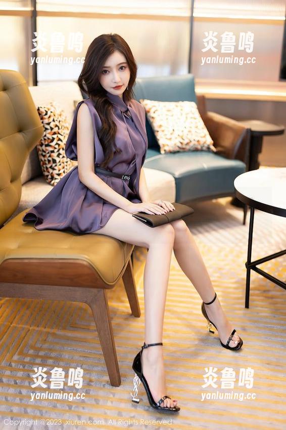 Xiuren秀人网 - 瑶瑶baby的作品：制服，带点微妙的挑逗吗？