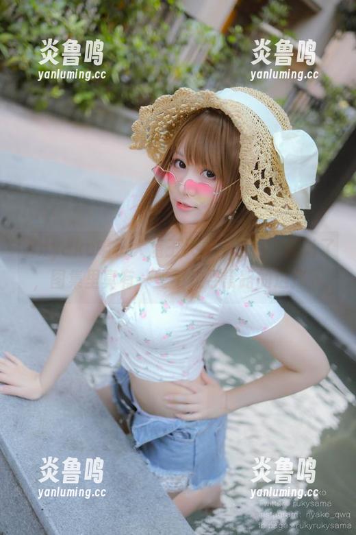 看nyako喵子大魔王又放“白色”新片了，图集里真有一些不走寻常路的选择。