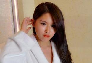 pans – 苏琪的美脚：原图在这，不比华贵鞋更闪眼。