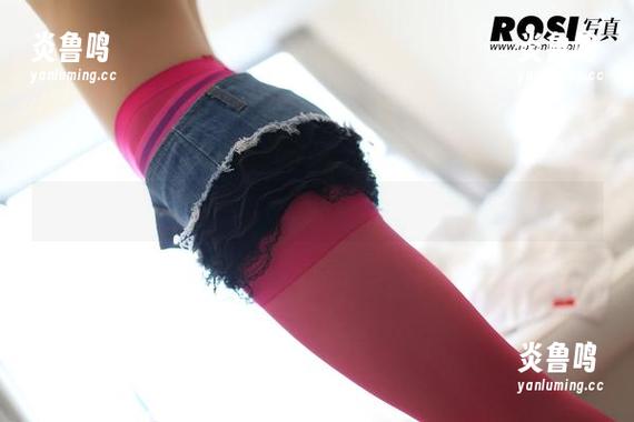 rosi - 恋恋的秘书写真，哇，这位小姐姐的这一面我没见过！