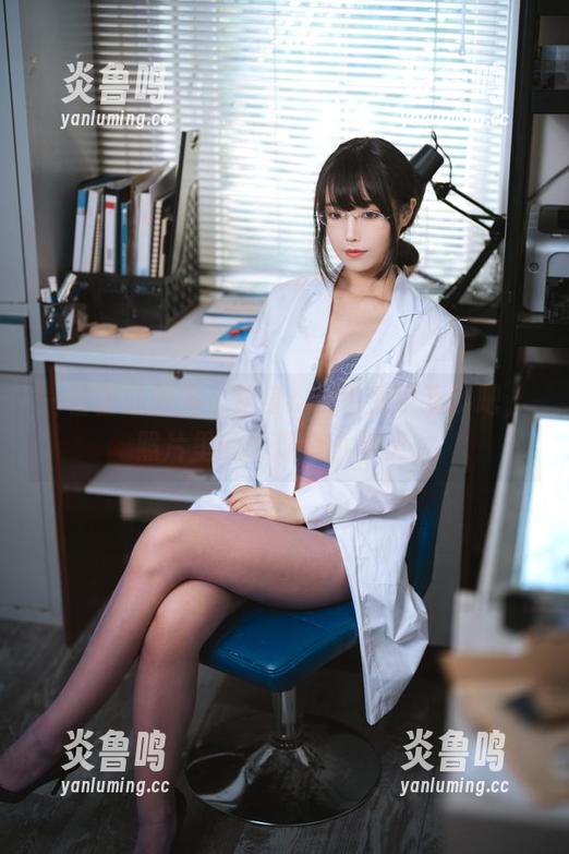 一智智的妹妹，这身cos也太可爱了吧，照片里的她像个小精灵。