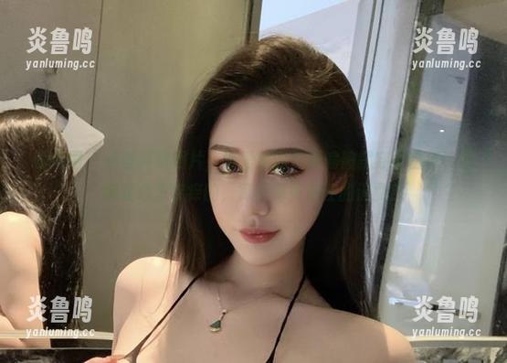 微密圈 - 这些高清照片，不爱笑的赛琳偏偏就穿了白色，看得我心里痒痒的，算不算负责任的消费？