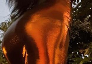 微密圈 – 不爱笑的赛琳和她的肉丝美图：快来收集不花钱的图集！