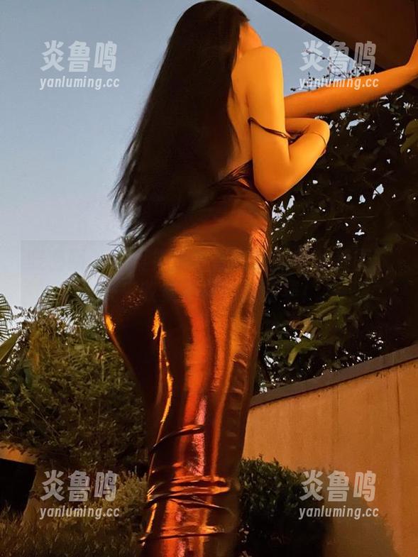 微密圈 - 不爱笑的赛琳和她的肉丝美图：快来收集不花钱的图集！