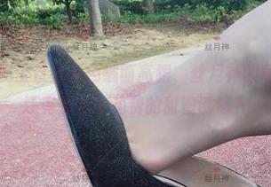 微密圈 – 配上这些黑色绒面高跟，丝月神的写真里怎么还有那么多免费的甜蜜诱惑？
