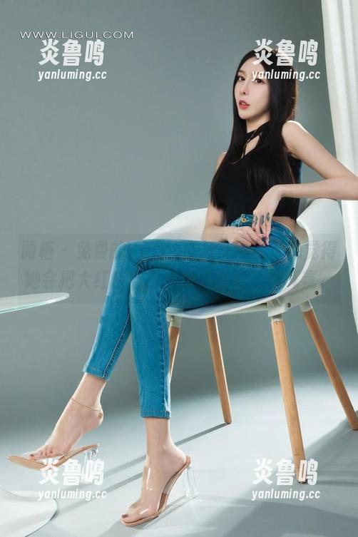 丽柜 - 免费的Vicky红裙美图，真心觉得她会把大红色穿出一种“讨论”的气氛。