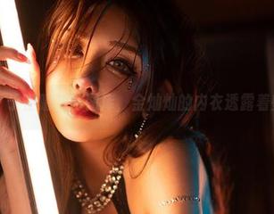 微密圈 – 于芷晴独特图库，金灿灿的内衣透露着些许淘气
