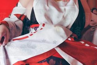 冲田凛花rinka打扮成女仆，有种错位的可爱感…试图问她做不做家务，结果却想一直看！