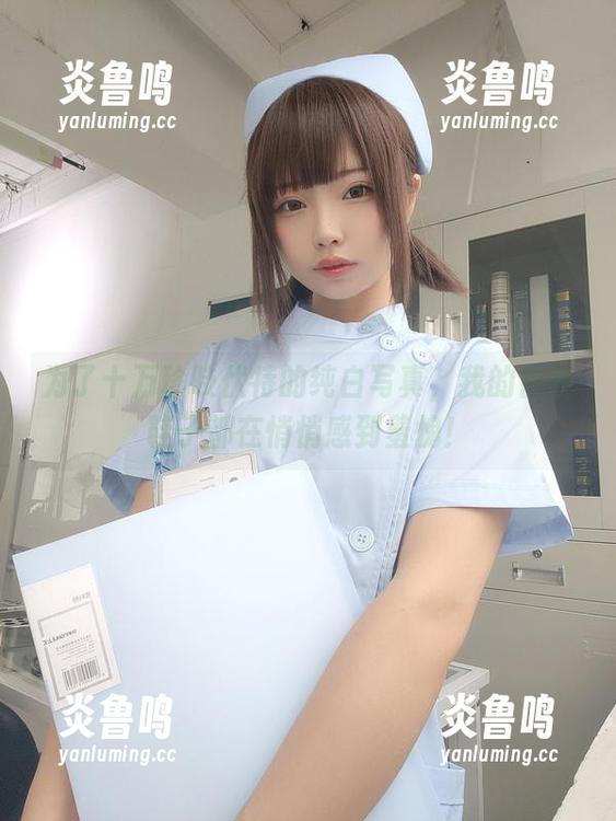 为了十万珍吱伏特的纯白写真，我的白色鞋子都在悄悄感到羞愧！