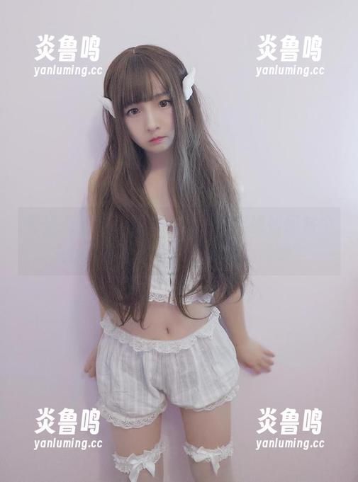 无圣光加持，古川kagura空姐如何将个人特色在写真中展露得淋漓尽致？