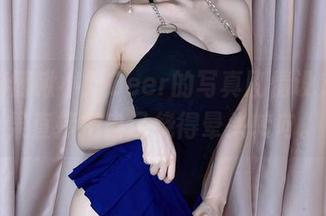 试图搞懂啾小妍Deer的写真剧情设定，结果直接把自己绕得晕头转向。