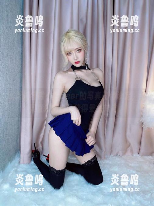 试图搞懂啾小妍Deer的写真剧情设定，结果直接把自己绕得晕头转向。