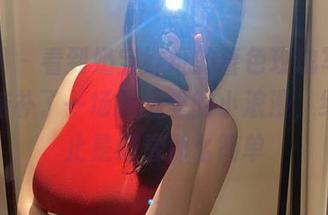 微密圈 – 看到奶宝妹纸的暮色玫瑰写真，瞬间脑补了一场花田里的小浪漫，绝对不止是好看那么简单