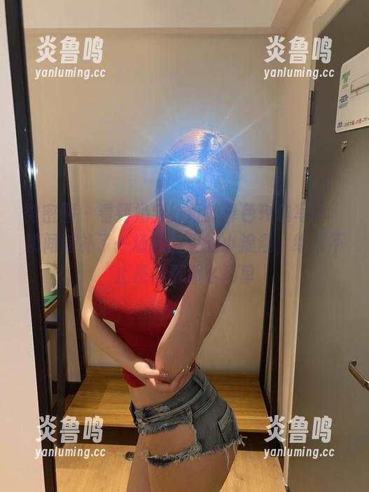 微密圈 - 看到奶宝妹纸的暮色玫瑰写真，瞬间脑补了一场花田里的小浪漫，绝对不止是好看那么简单