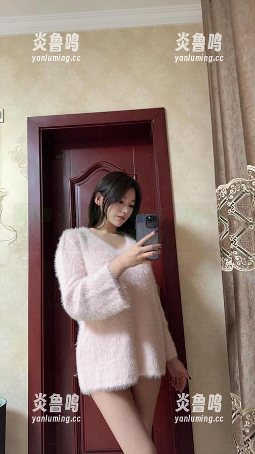 微密圈 - 奶宝妹纸红色作品，精选中有一种不明的吸引力。