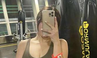 微密圈 – 难得一见，奶宝妹纸的傲人身材分享，路边的风景都自愧不如！
