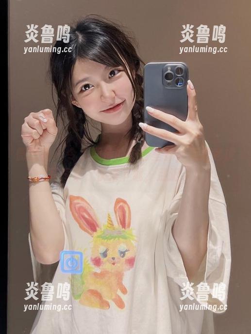 微密圈 - 令人期待的办公室篇，妮是老虎写真集，快来下载，别迟了！