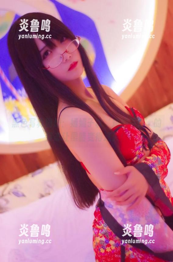 黑色写真图册：嫣嫣子以‘矮油不怕’的姿态让黑暗变得迷人！