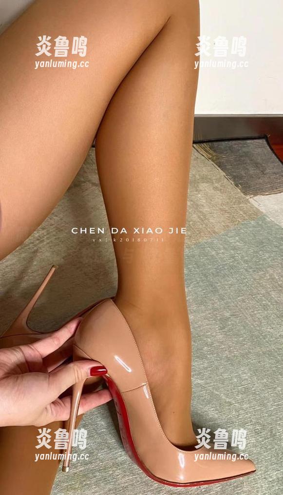 微密圈 - 体操服vs宸大小姐：最新套图见证‘软萌’与‘力量’的碰撞