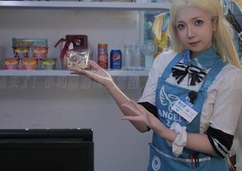 高清来了！小和甜酒裸足套图，让你想为她揉揉脚！
