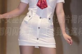 私拍的小女巫露娜，穿着亮片裙肉丝，整个人都闪闪发光，没想到会这样萌！