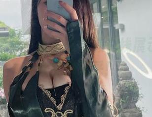 微密圈 – 看，小玉吃果冻在线展示她的足球宝贝风采！
