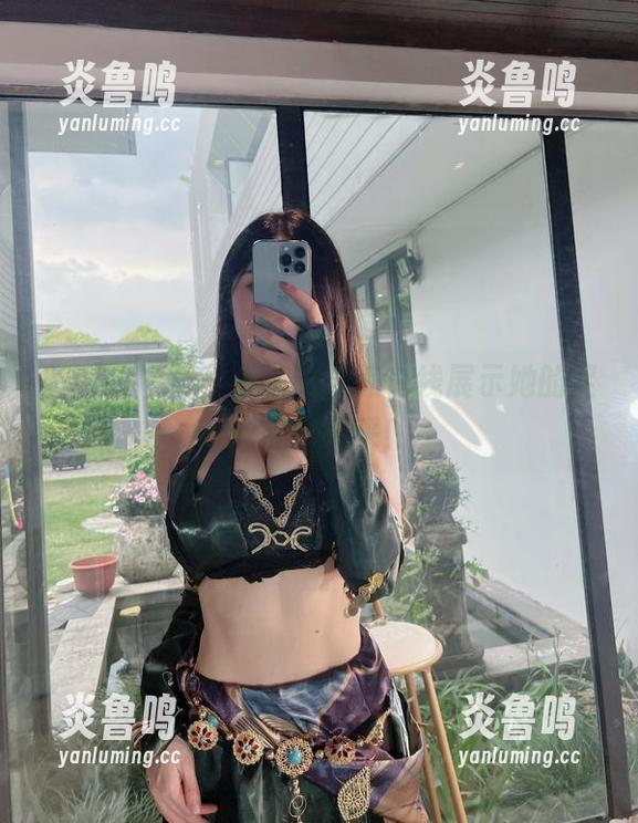 微密圈 - 看，小玉吃果冻在线展示她的足球宝贝风采！