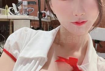 微密圈 – 小玉吃果冻比基尼图包：下载之后一定会有小剧场，脑补模式启动！