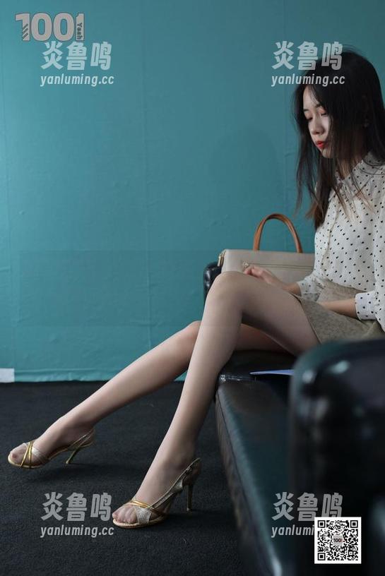 异思趣向 - 懒散的美图——婉萍与小黄鸭的私拍，来一场“鸭”味十足的冒险吧！