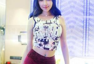 推女郎 – 为啥黄可私拍合集里的她总是油亮得那么自然？