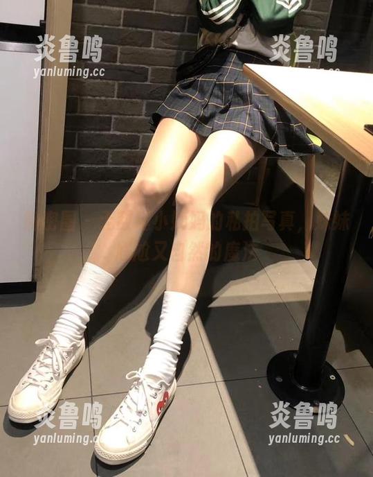 微密圈 - 无敌哒小姨妈的私拍写真，妹妹尴尬又自然的魔法