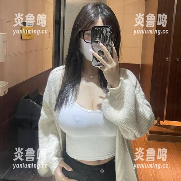 微密圈 - 白衬衫or全套？是可馨吖让我有点模糊了究竟是哪一个，反正都好看！