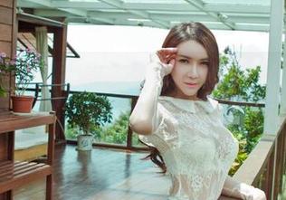 果团网 – 红裙里的周妍希，一不小心成了风中向日葵，真的是狂吸猫眼。图集。
